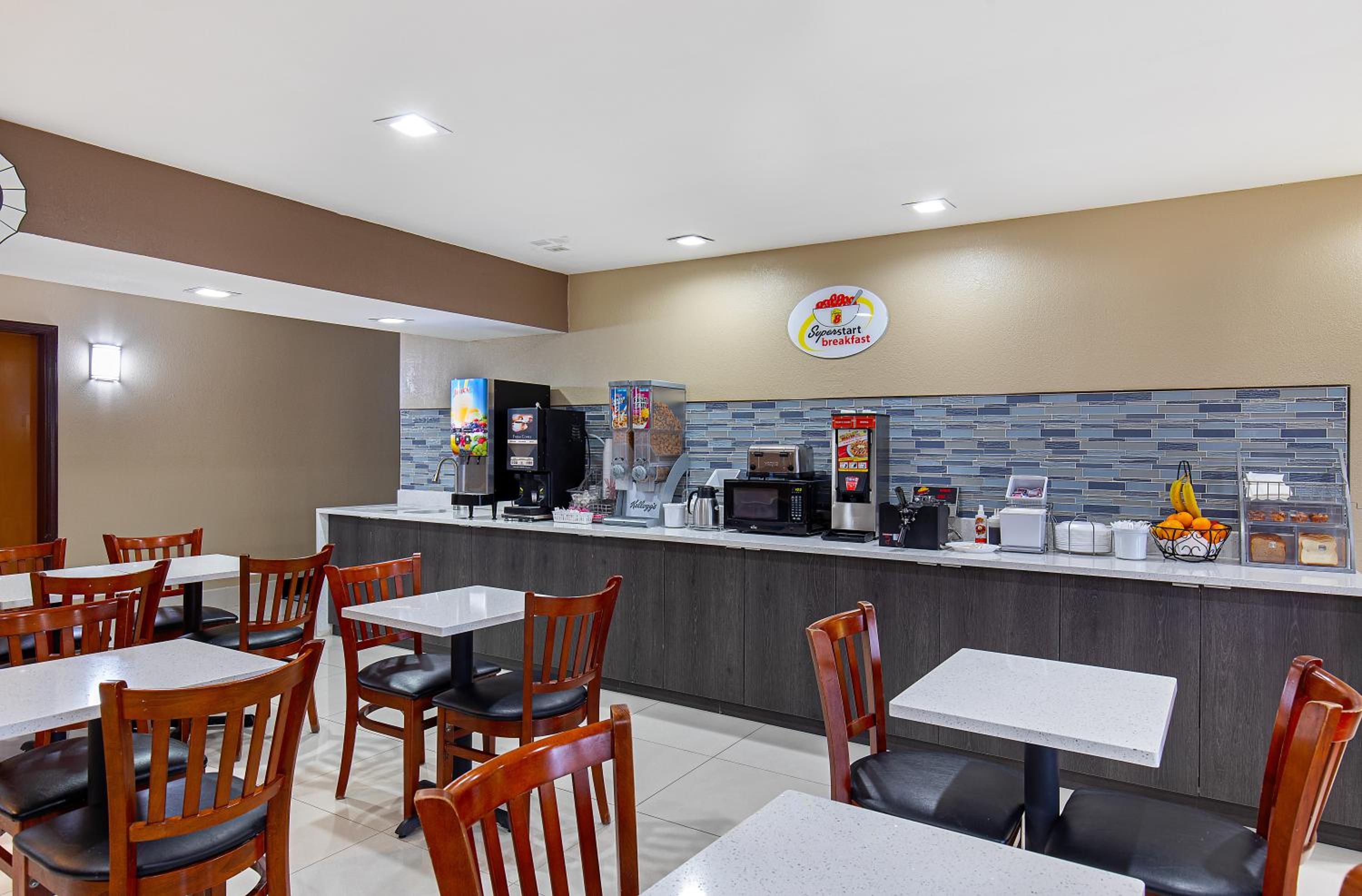 Super 8 by Wyndham Eddyville/Kuttawa