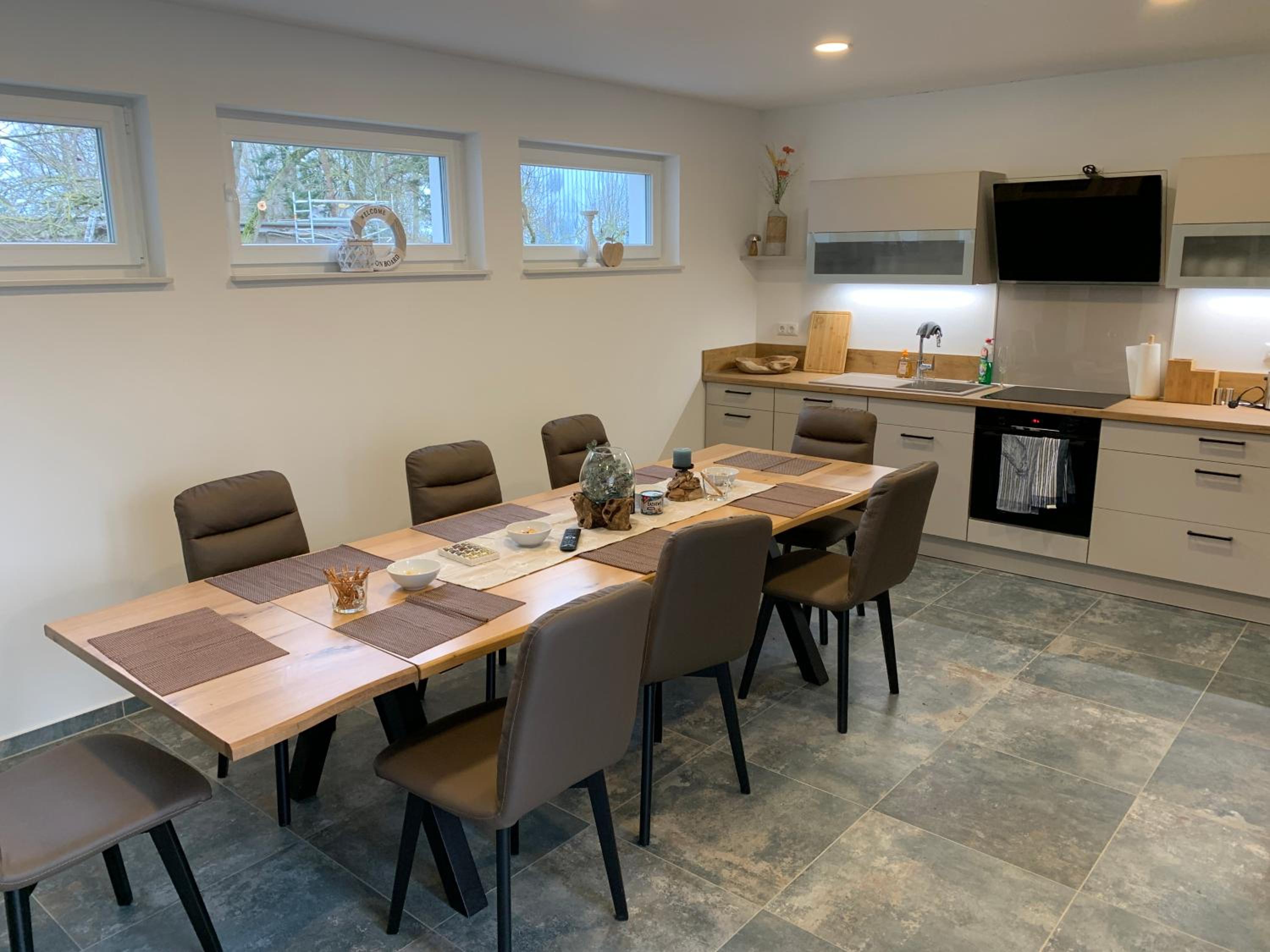 Haus Benz für 8 Personen - 4 Zimmer m. Dusche Vollausstattung 1km v. Wittenberge Baustelle A14 Parkplätze Grill Gemeinschaftsküche
