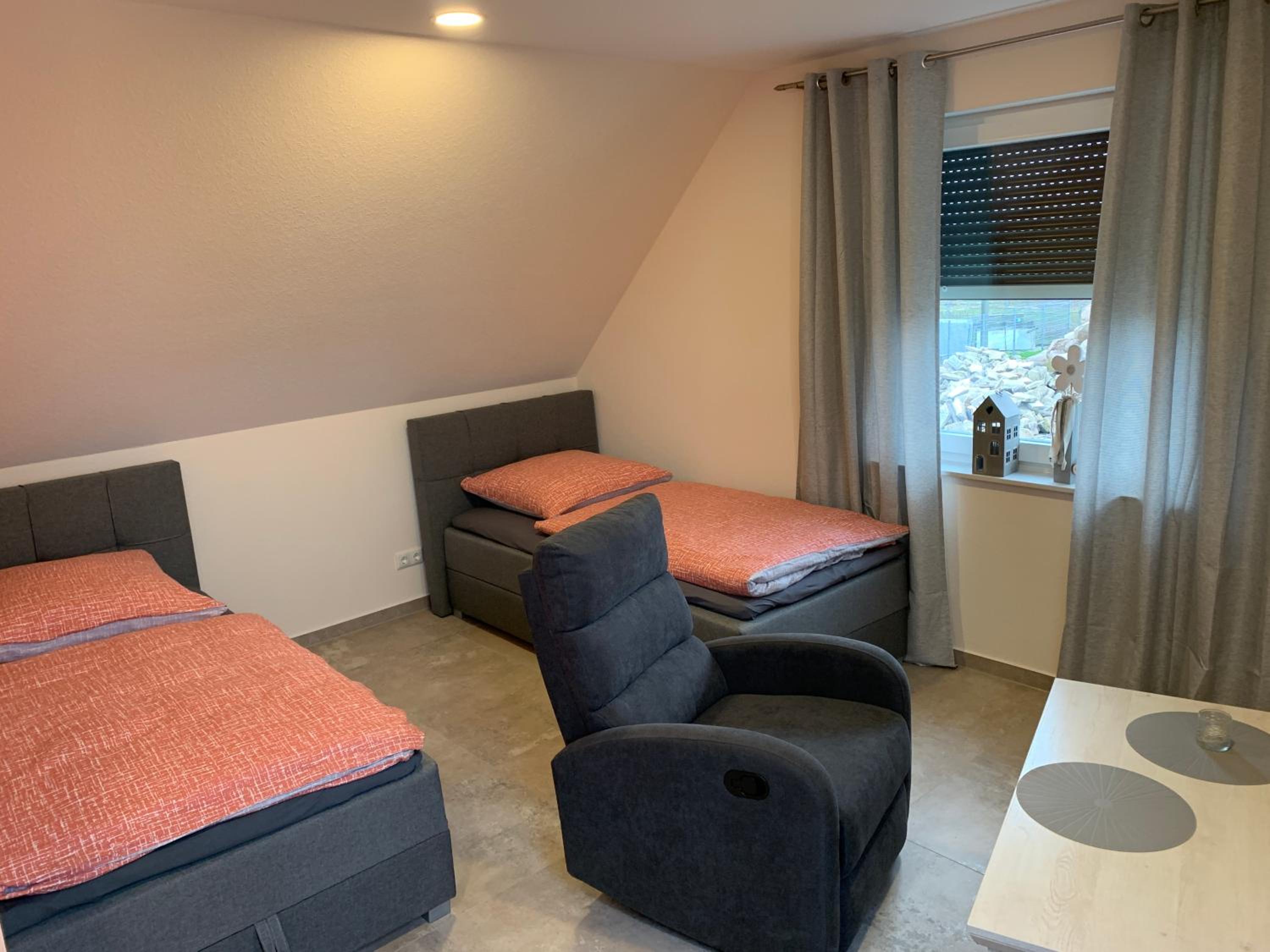 Haus Benz für 8 Personen - 4 Zimmer m. Dusche Vollausstattung 1km v. Wittenberge Baustelle A14 Parkplätze Grill Gemeinschaftsküche