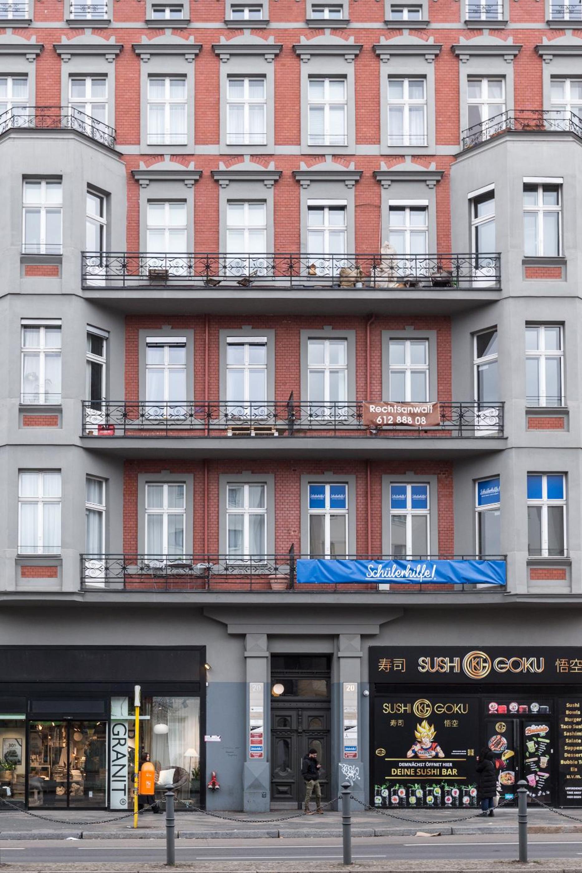 Dilo Apartments 150 sqm Modern Historic Apartments for 12 Guests