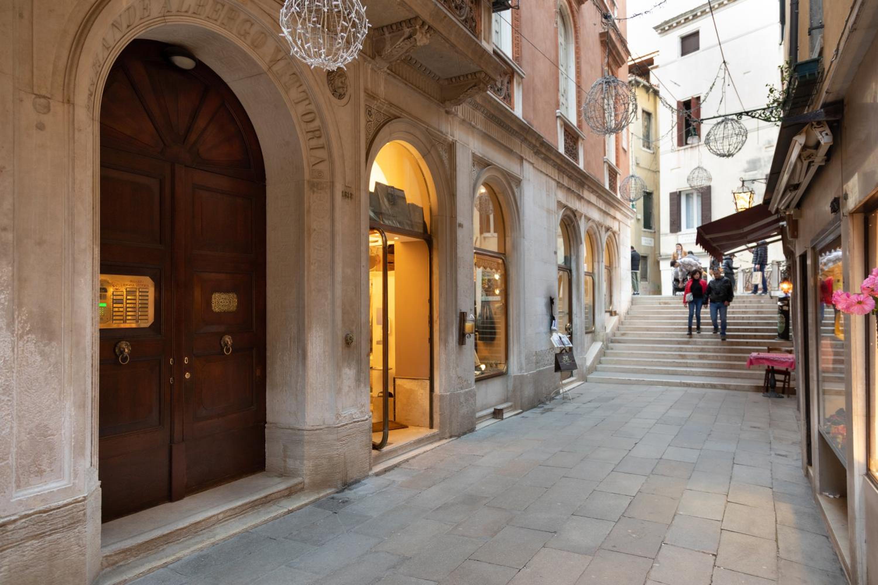 Regina Vittoria apartment