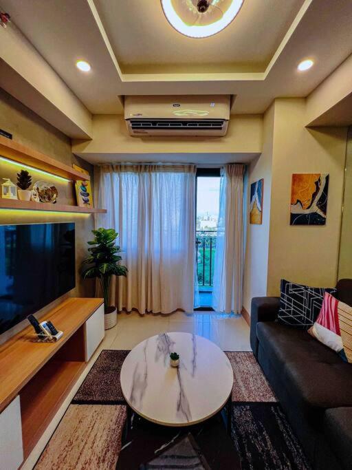 MOA Shore 3 New Modern One bedroom Condo view 4