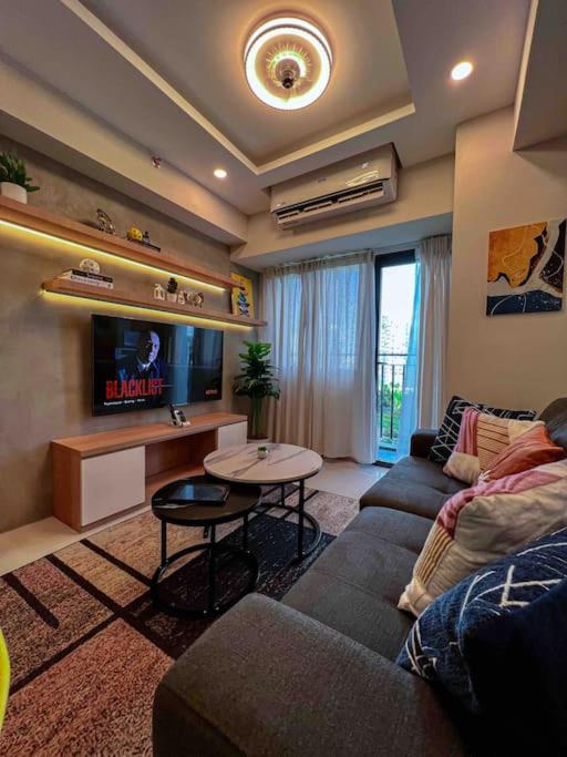 MOA Shore 3 New Modern One bedroom Condo view 5