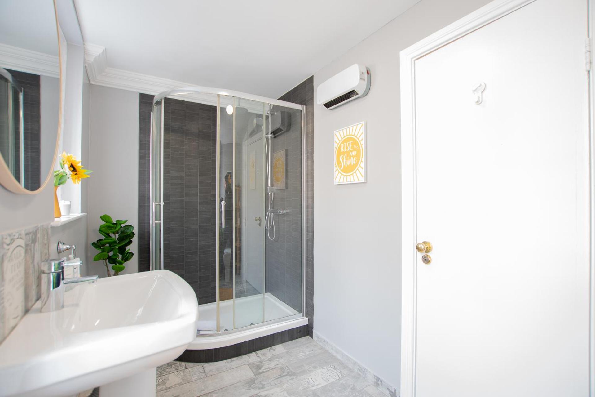 Large Group House -Temple Bar 2 Min