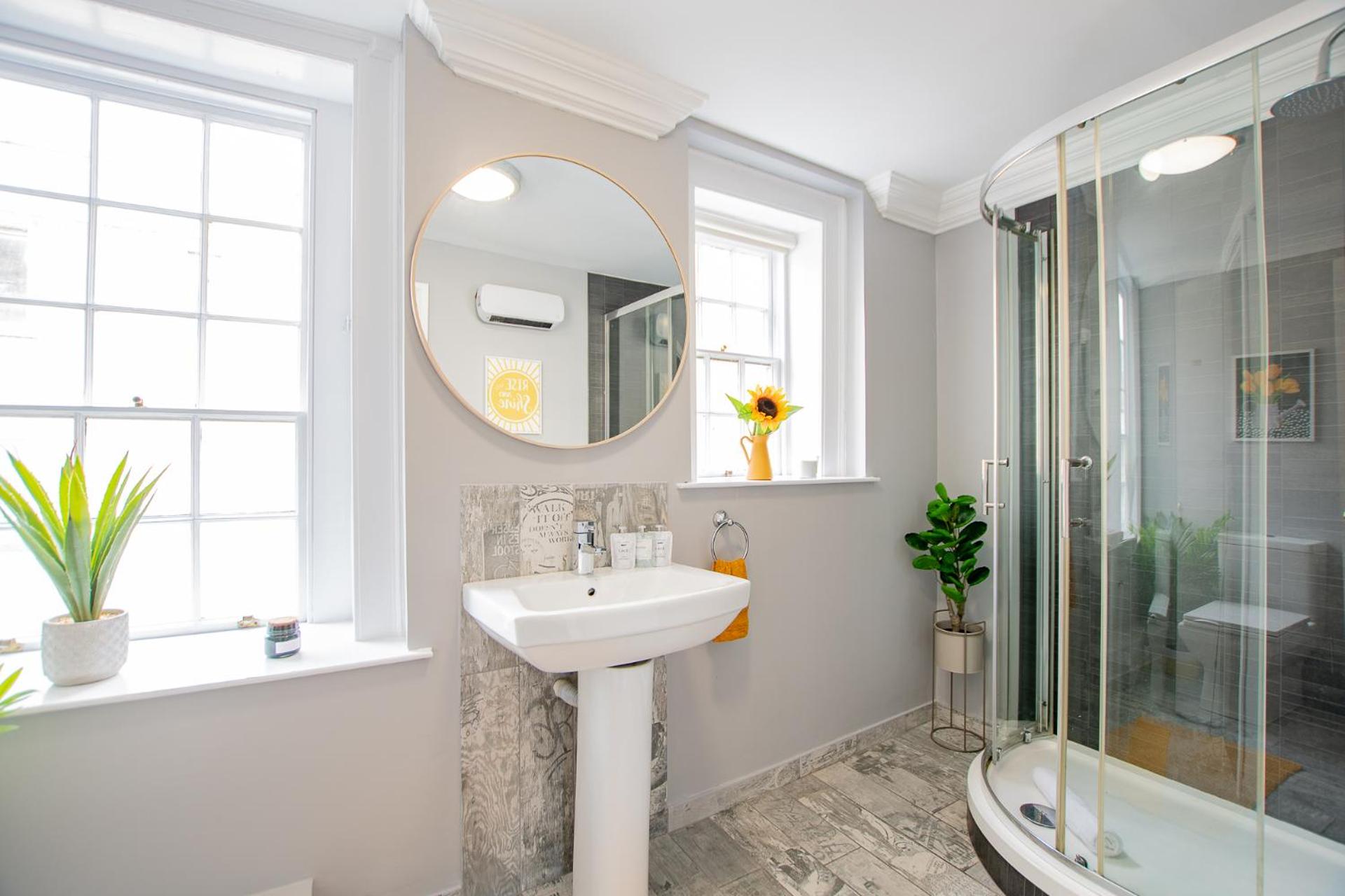 Large Group House -Temple Bar 2 Min
