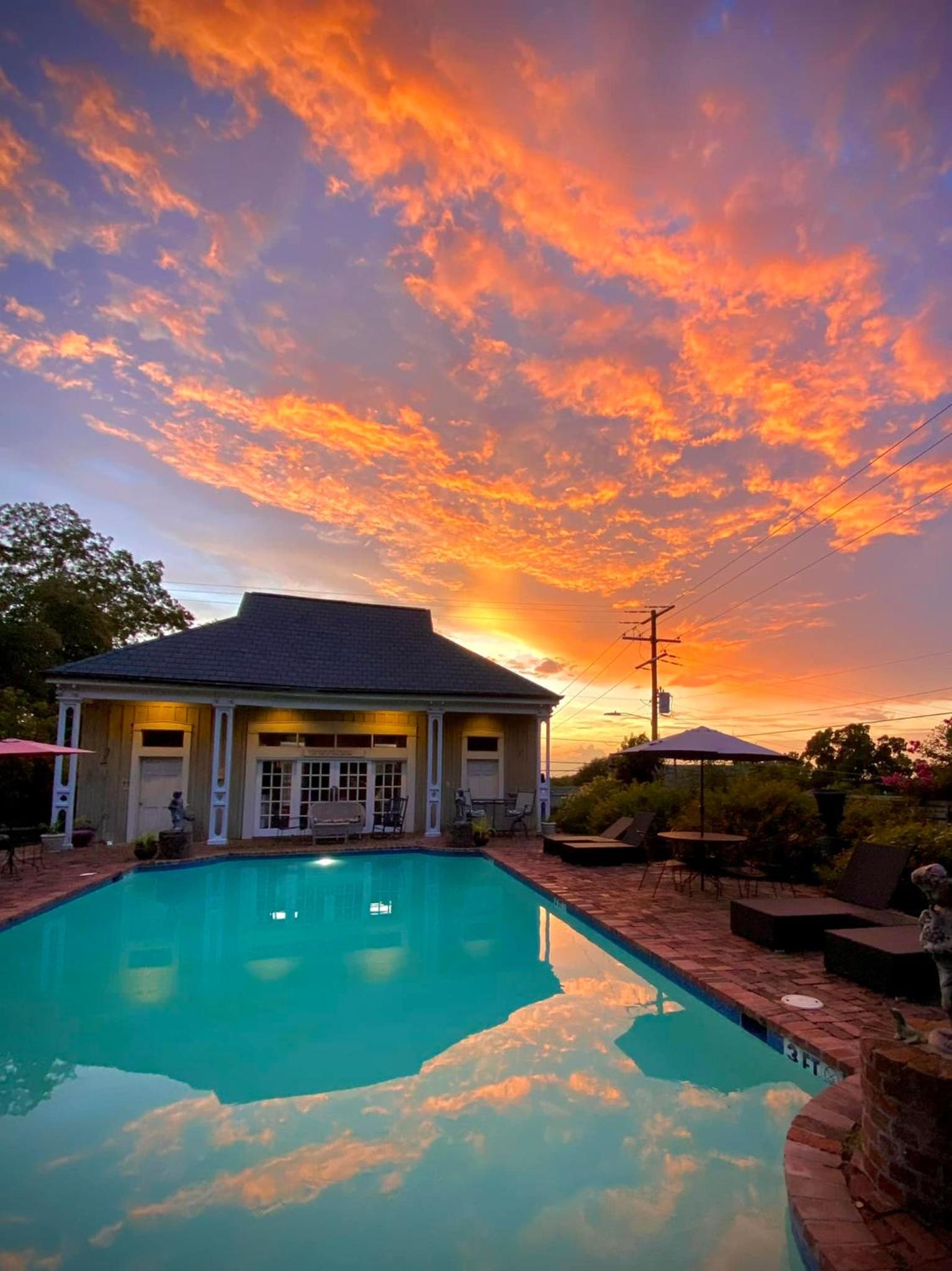 Anchuca Historic Mansion & Inn view 3