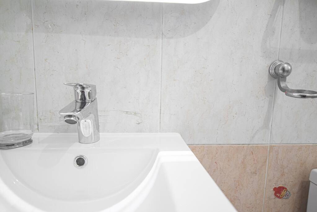 Escape 4BR Penthouse Close to Blue Mall with Private Outdoor Rooftop Terrace