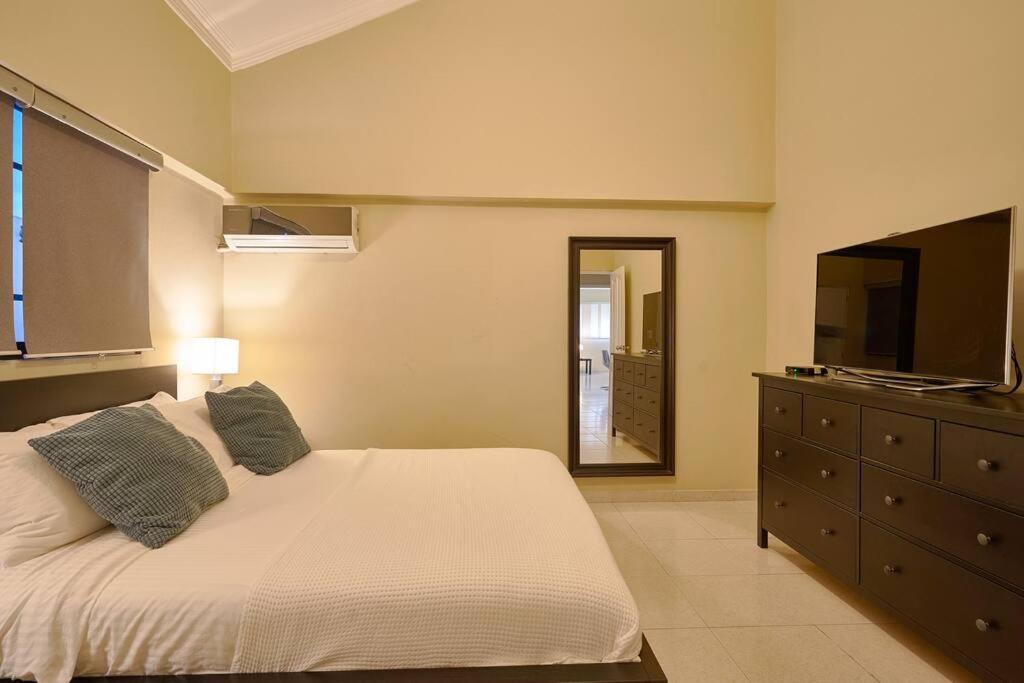 Escape 4BR Penthouse Close to Blue Mall with Private Outdoor Rooftop Terrace