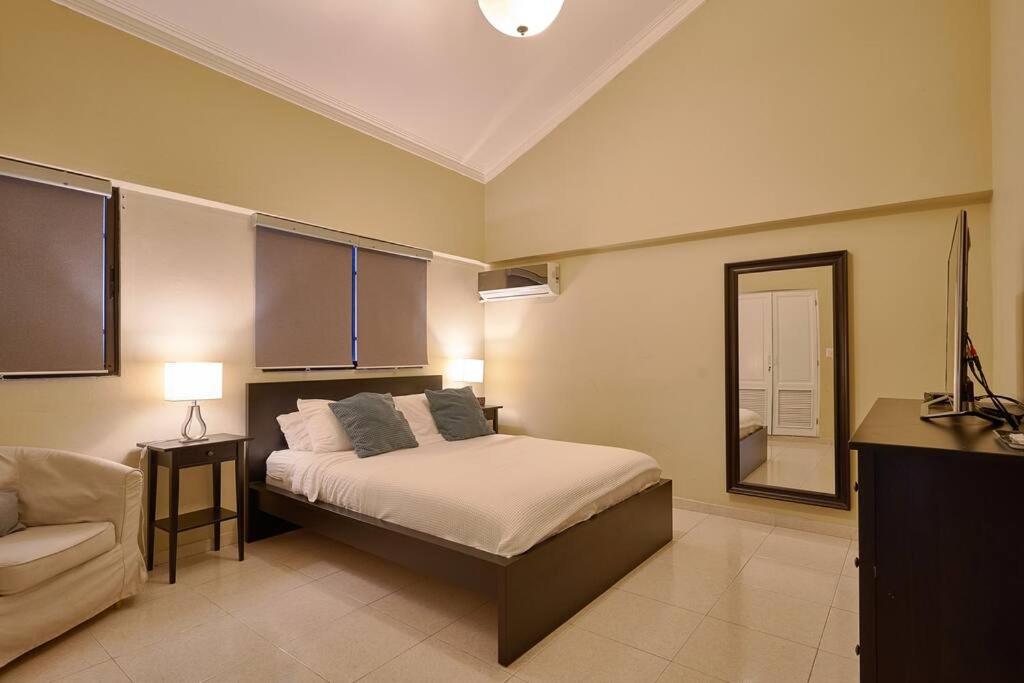 Escape 4BR Penthouse Close to Blue Mall with Private Outdoor Rooftop Terrace