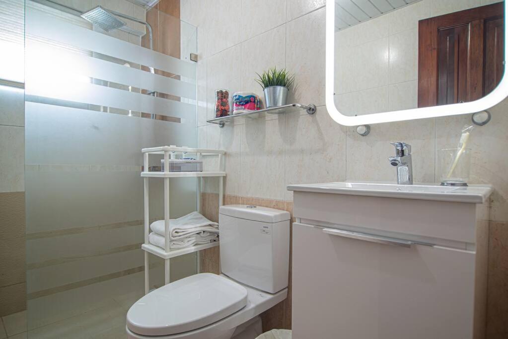 Escape 4BR Penthouse Close to Blue Mall with Private Outdoor Rooftop Terrace