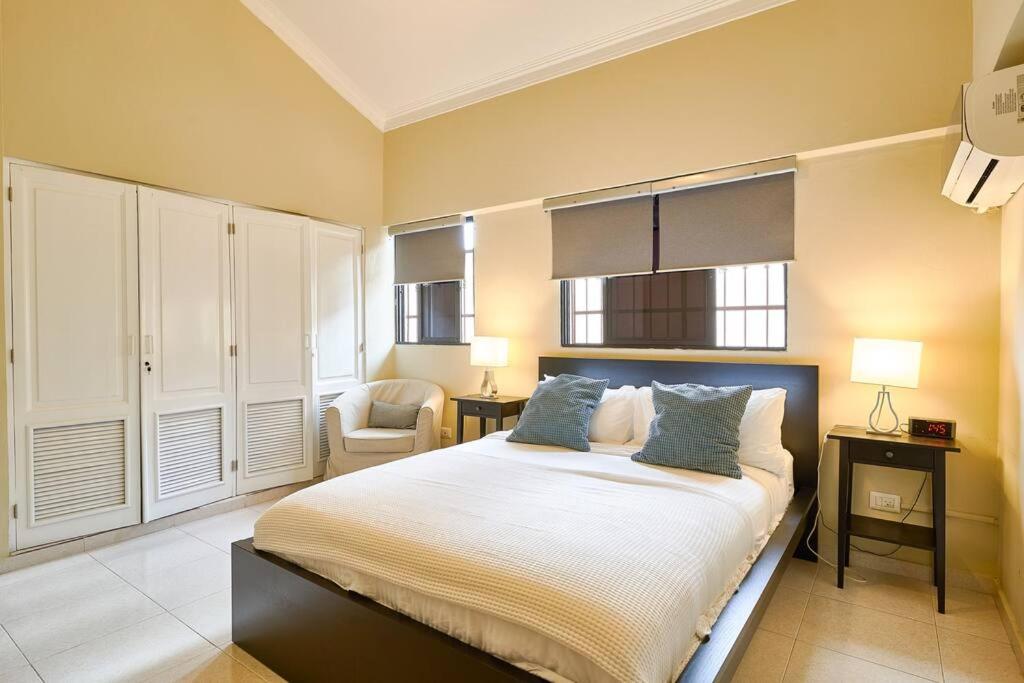 Escape 4BR Penthouse Close to Blue Mall with Private Outdoor Rooftop Terrace