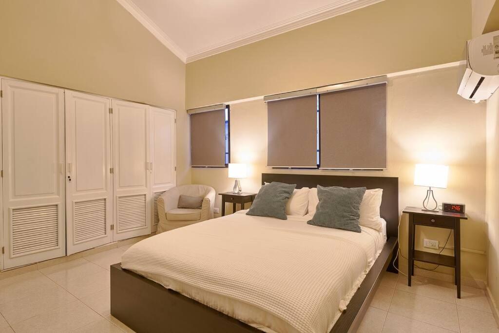 Escape 4BR Penthouse Close to Blue Mall with Private Outdoor Rooftop Terrace