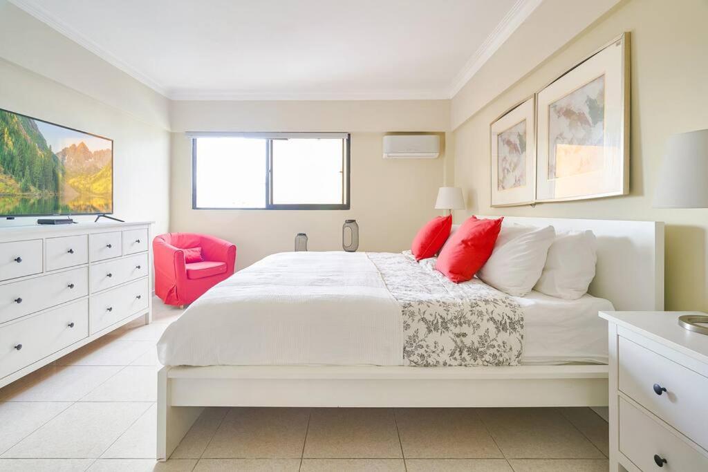 Escape 4BR Penthouse Close to Blue Mall with Private Outdoor Rooftop Terrace