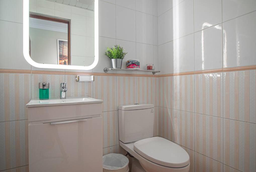 Escape 4BR Penthouse Close to Blue Mall with Private Outdoor Rooftop Terrace