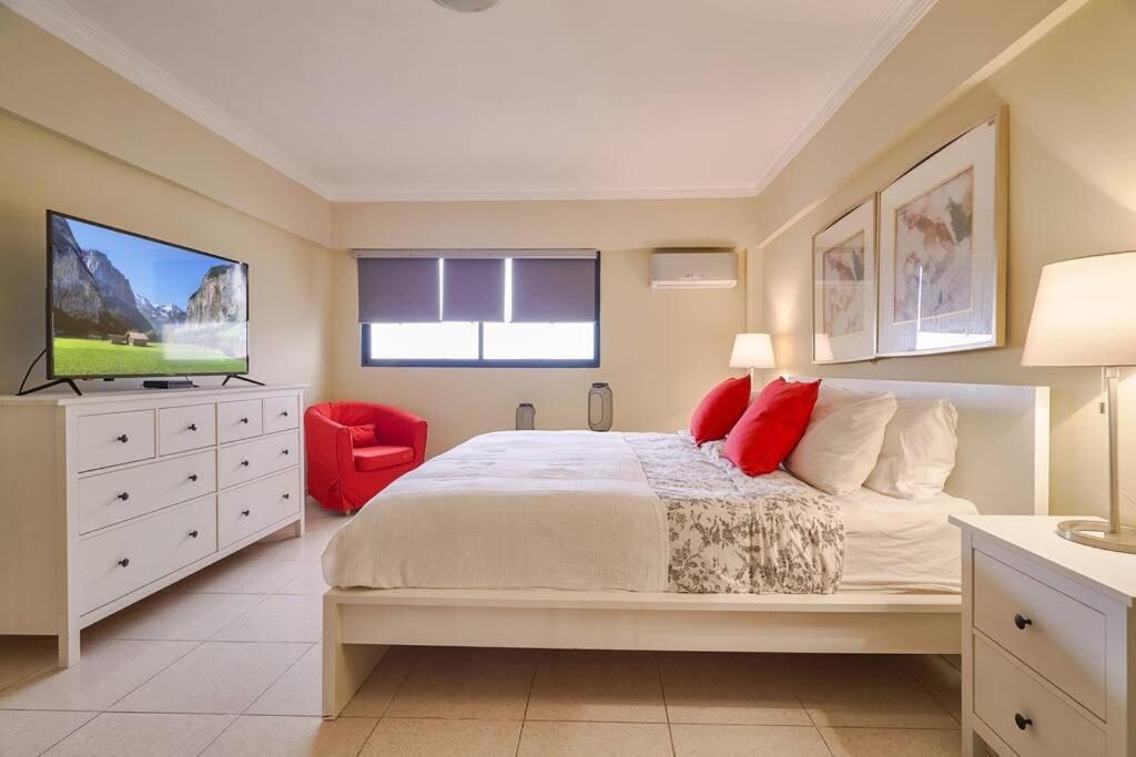 Escape 4BR Penthouse Close to Blue Mall with Private Outdoor Rooftop Terrace