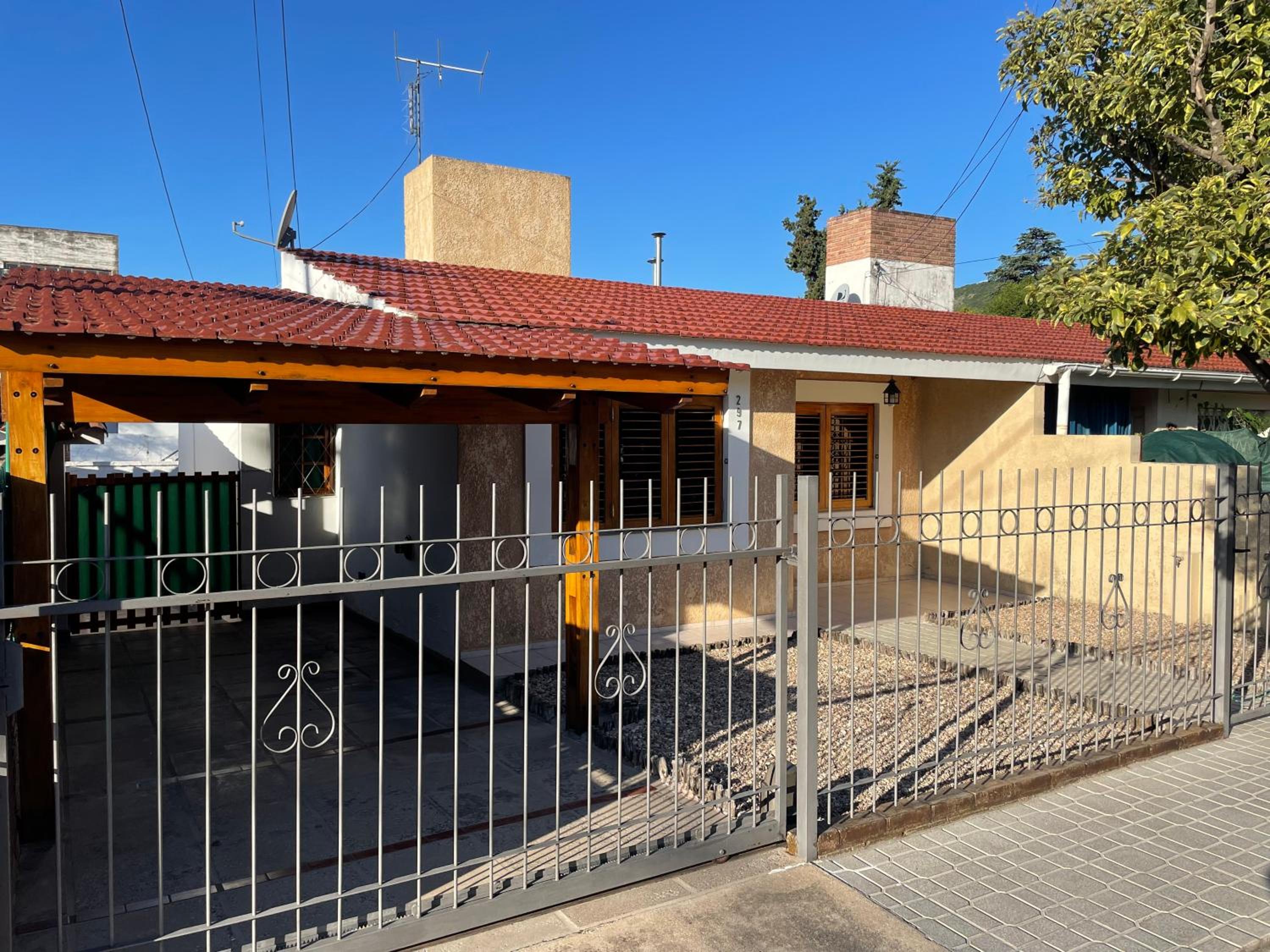 Casa céntrica en calle CB 297