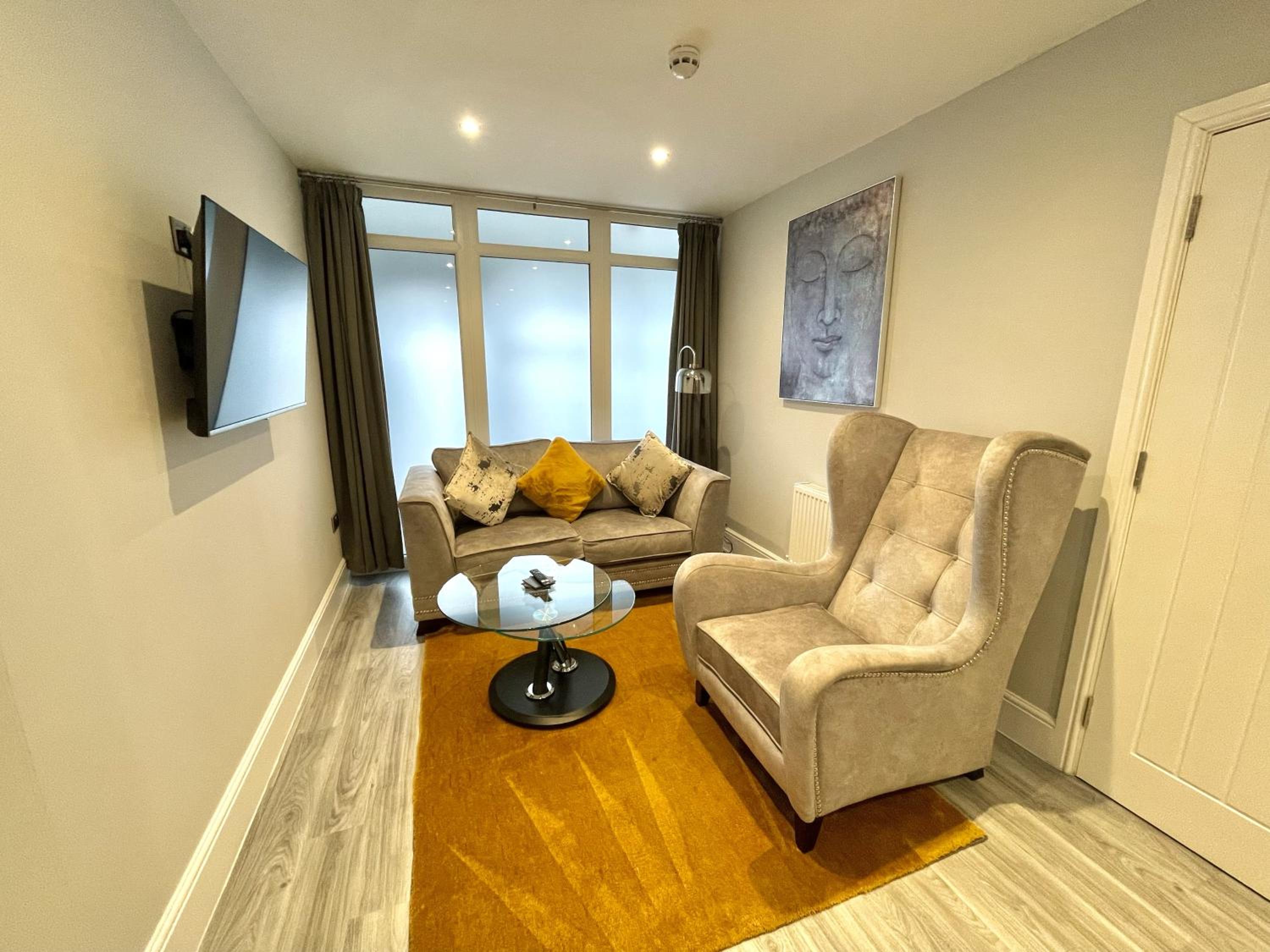 Warrington Vacations - LYMM LIVING - Property Image 2