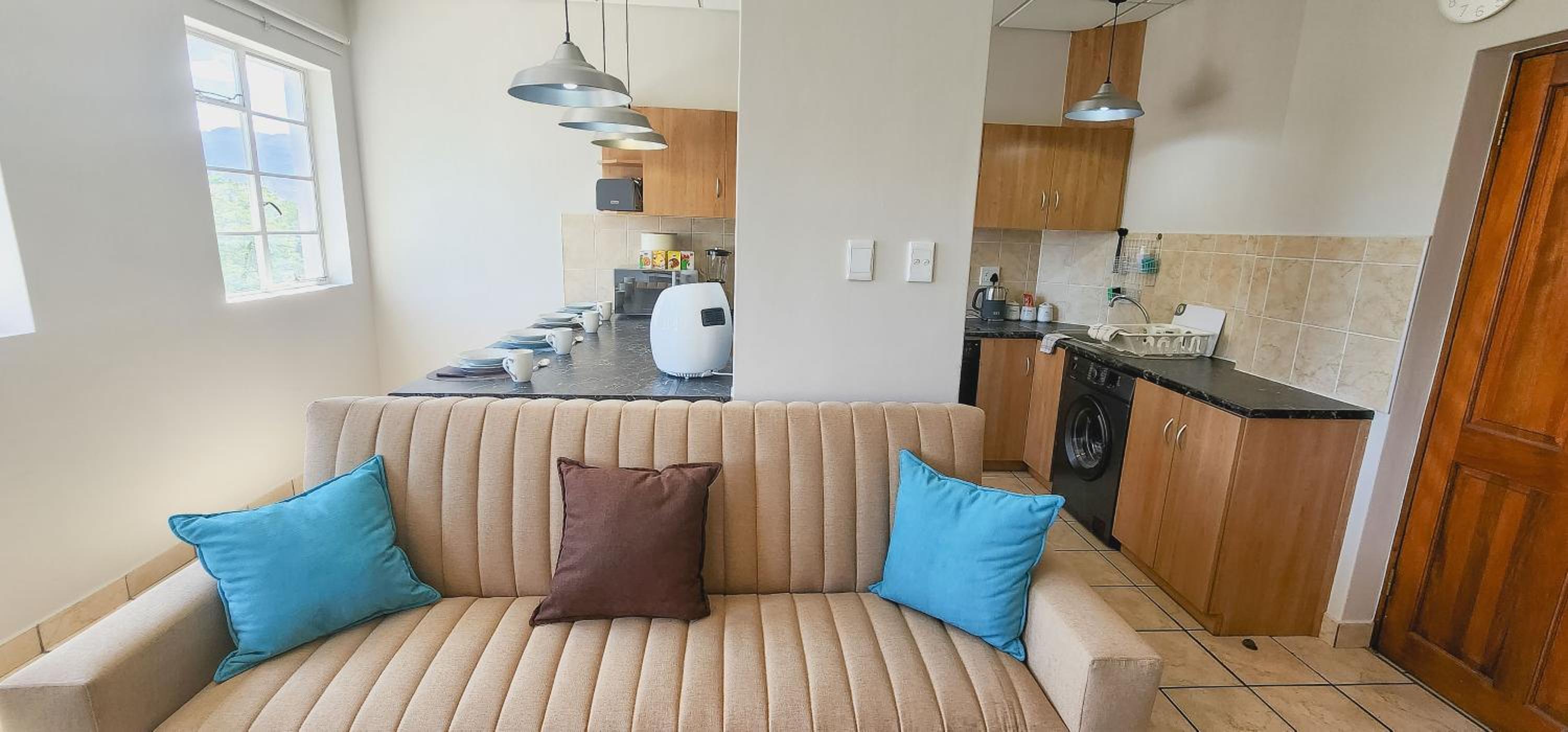 The Tipsy Expat - Paarl - Self Catering Apartment view 2