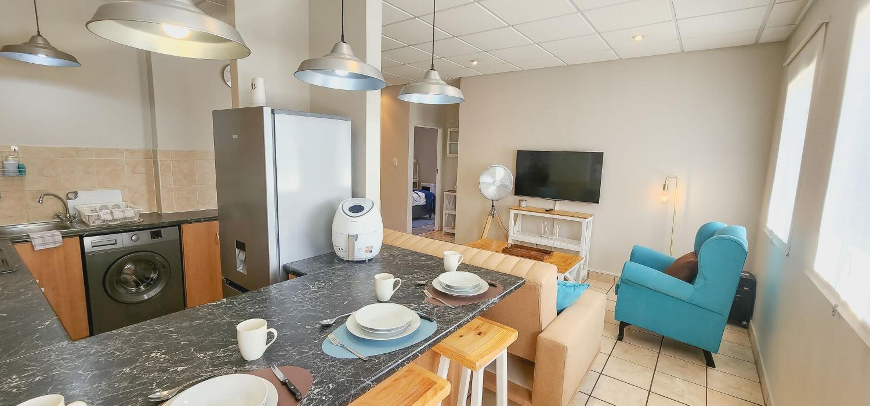 The Tipsy Expat - Paarl - Self Catering Apartment view 5