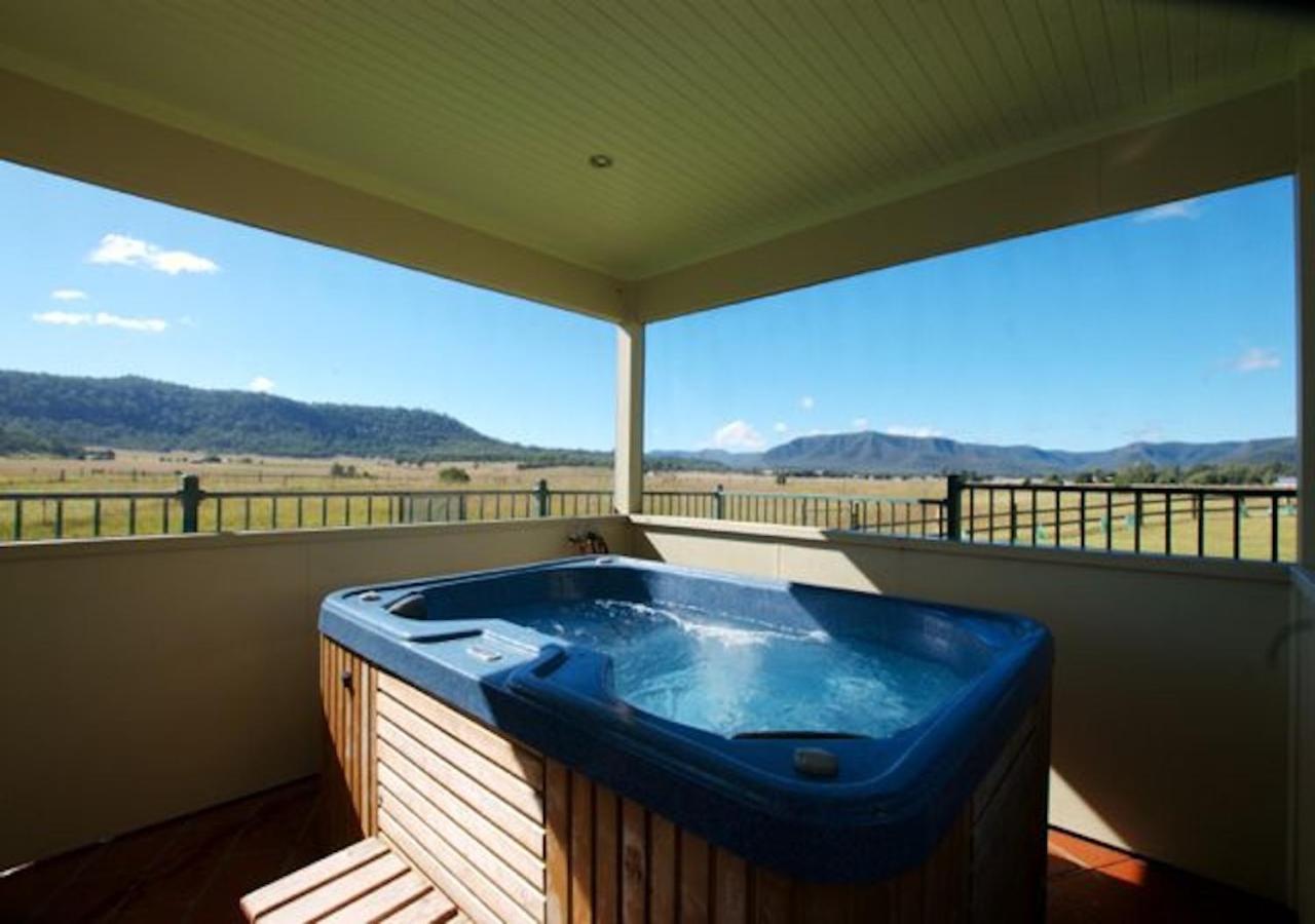 Maranda Country Estate 5 Bedrooms with Pool, Spa & EV