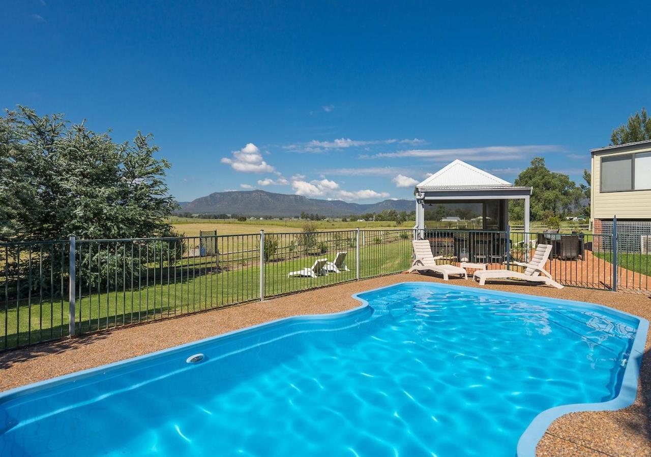 Maranda Country Estate 5 Bedrooms with Pool, Spa & EV