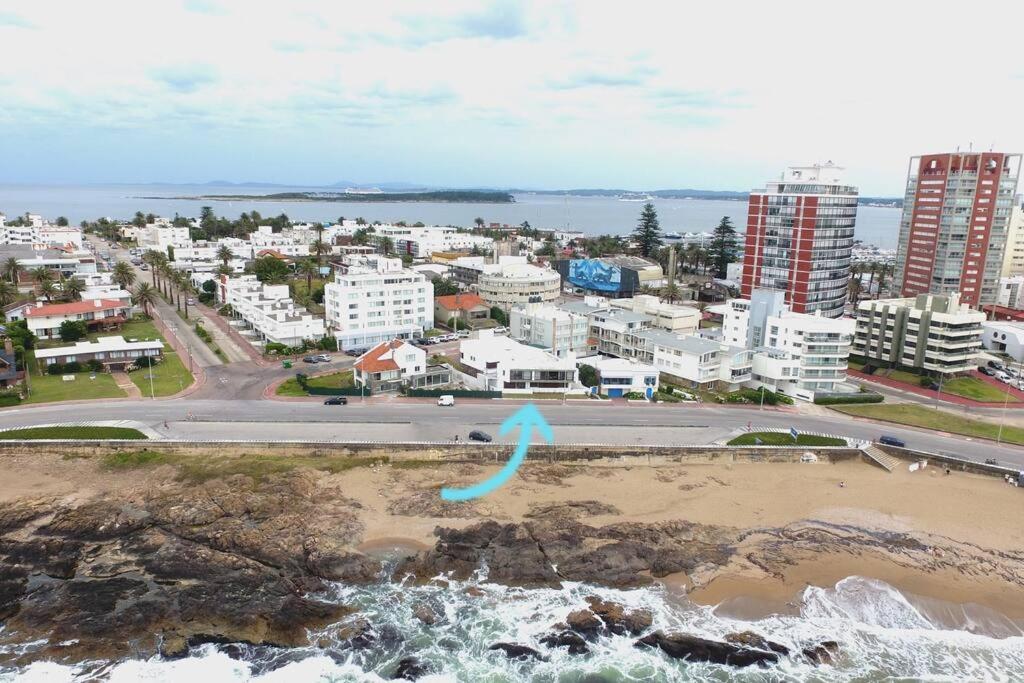 Exclusive Beachfront House PDE