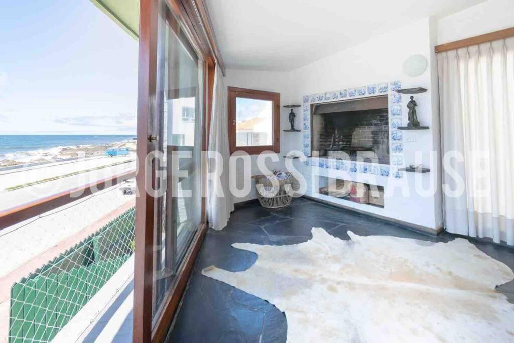 Exclusive Beachfront House PDE