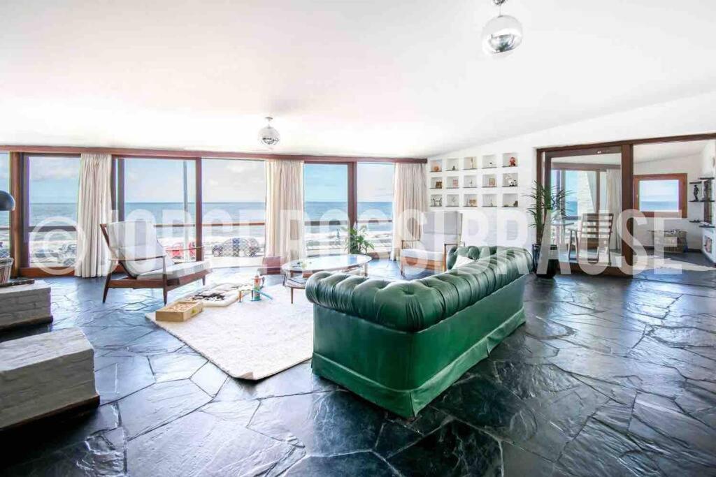 Exclusive Beachfront House PDE