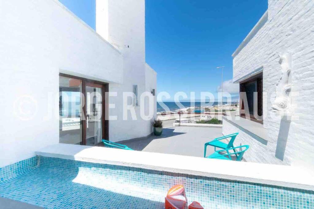Exclusive Beachfront House PDE