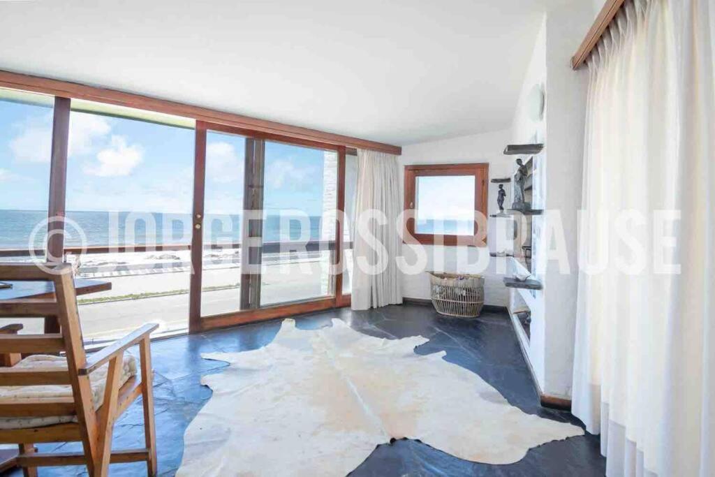 Exclusive Beachfront House PDE