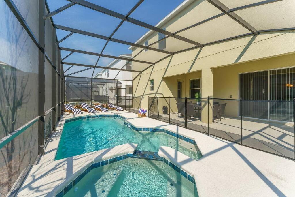 Luxurious 12br Home with 10 suites and Swimming Pool view 4