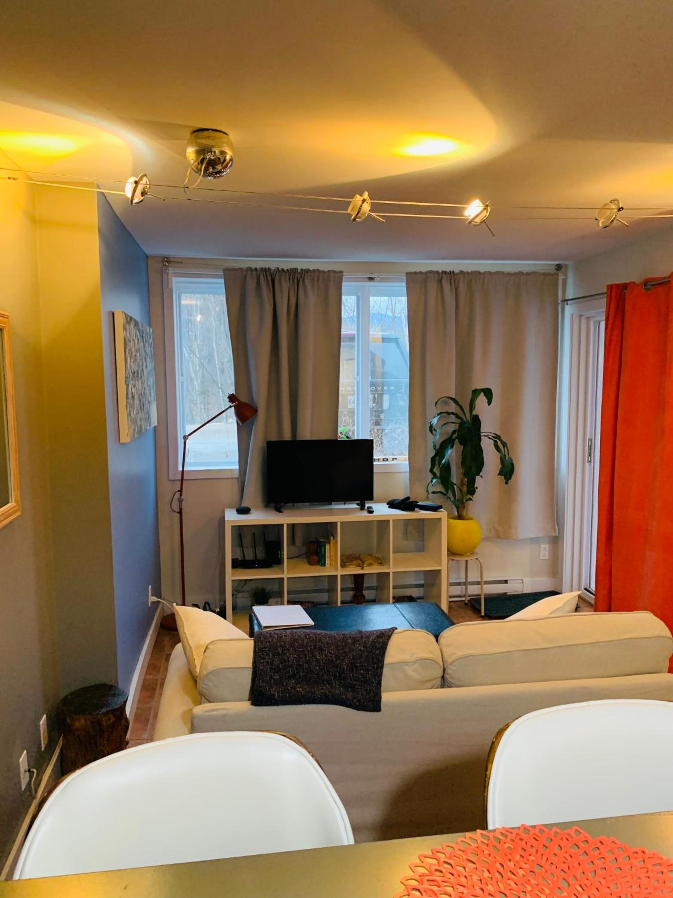 fully equiped Condo, pool and Spa only in summer