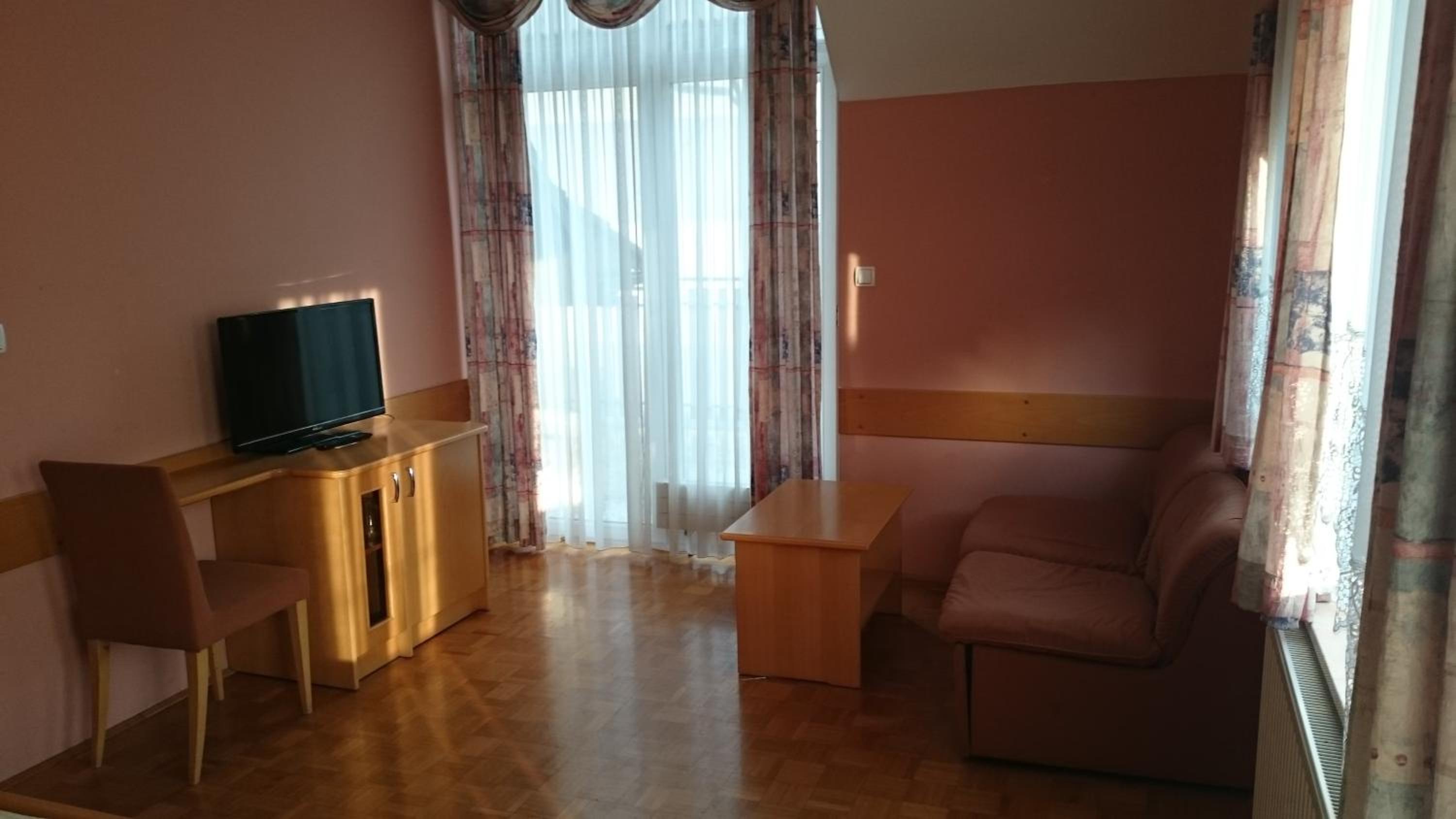 Photo 33