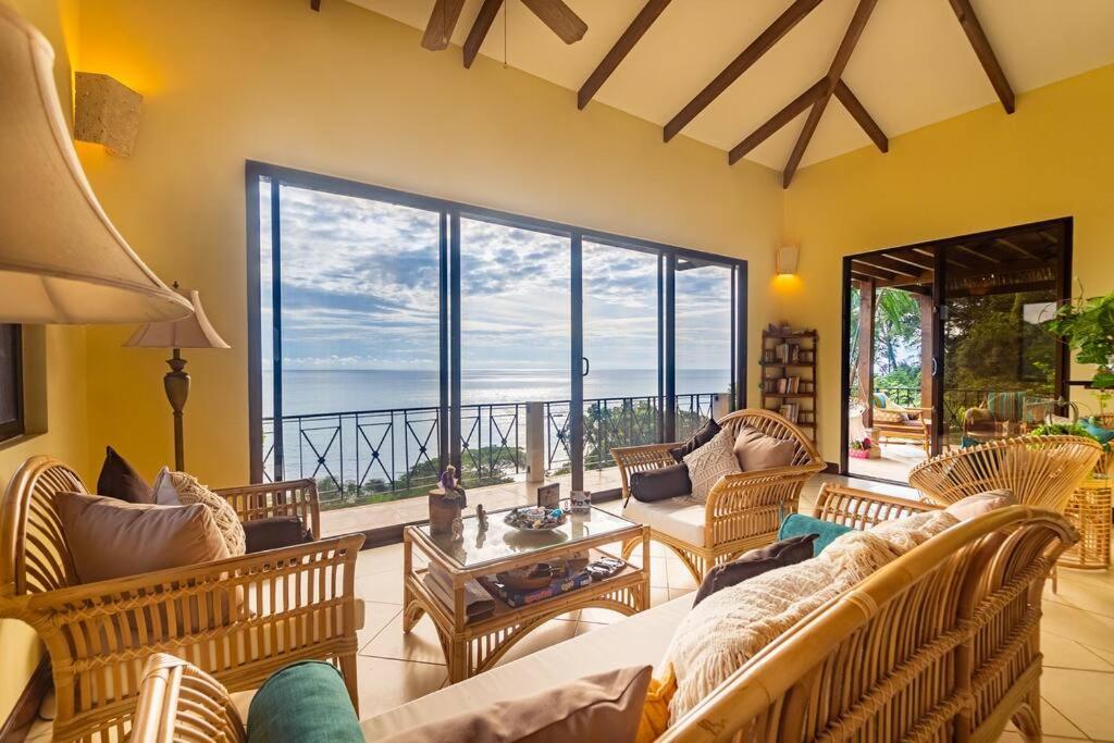 Villa Amor del Mar with Breathtaking View of Ocean & Jungle