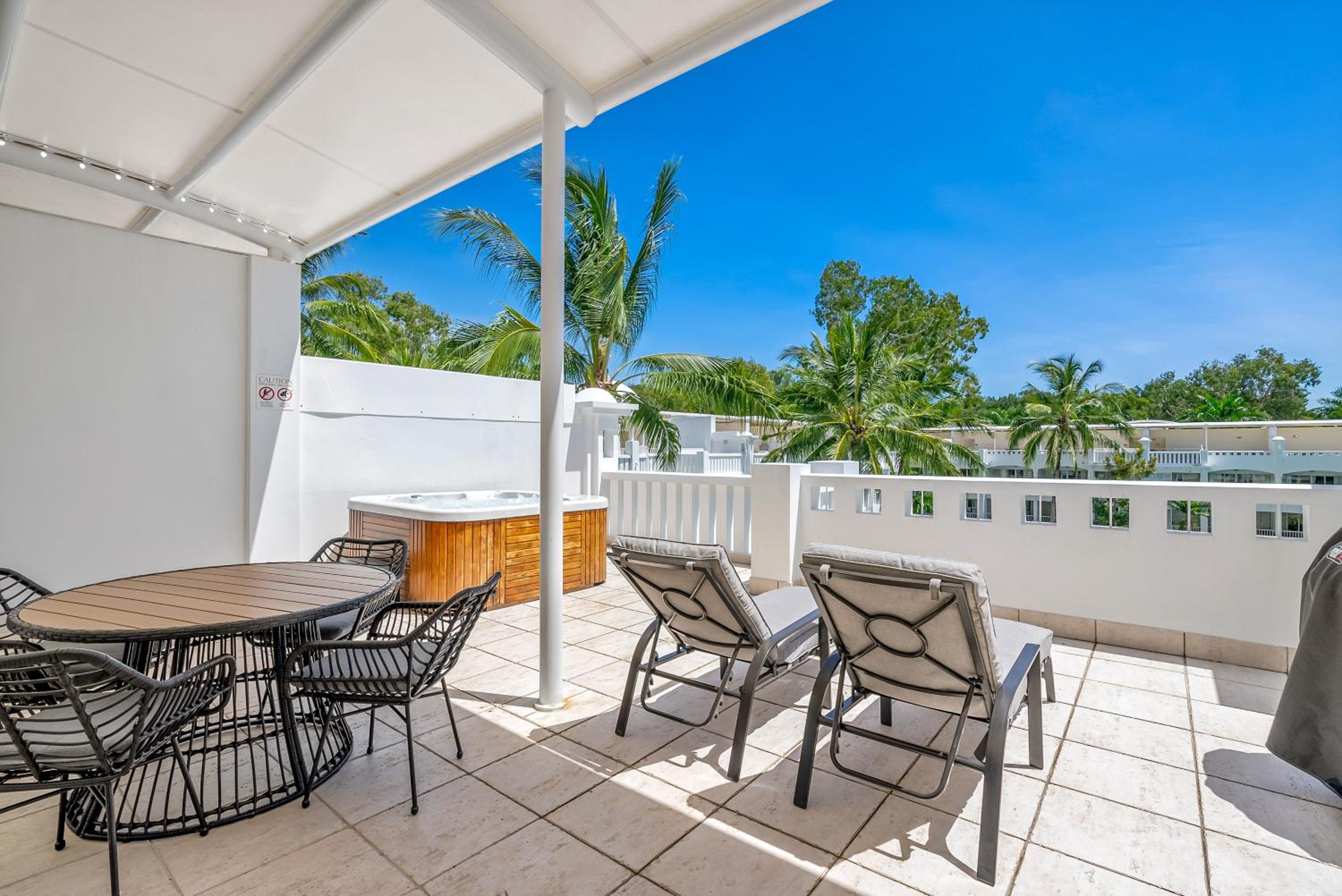 Elysium Private Accommodation at Beach Club & Spa