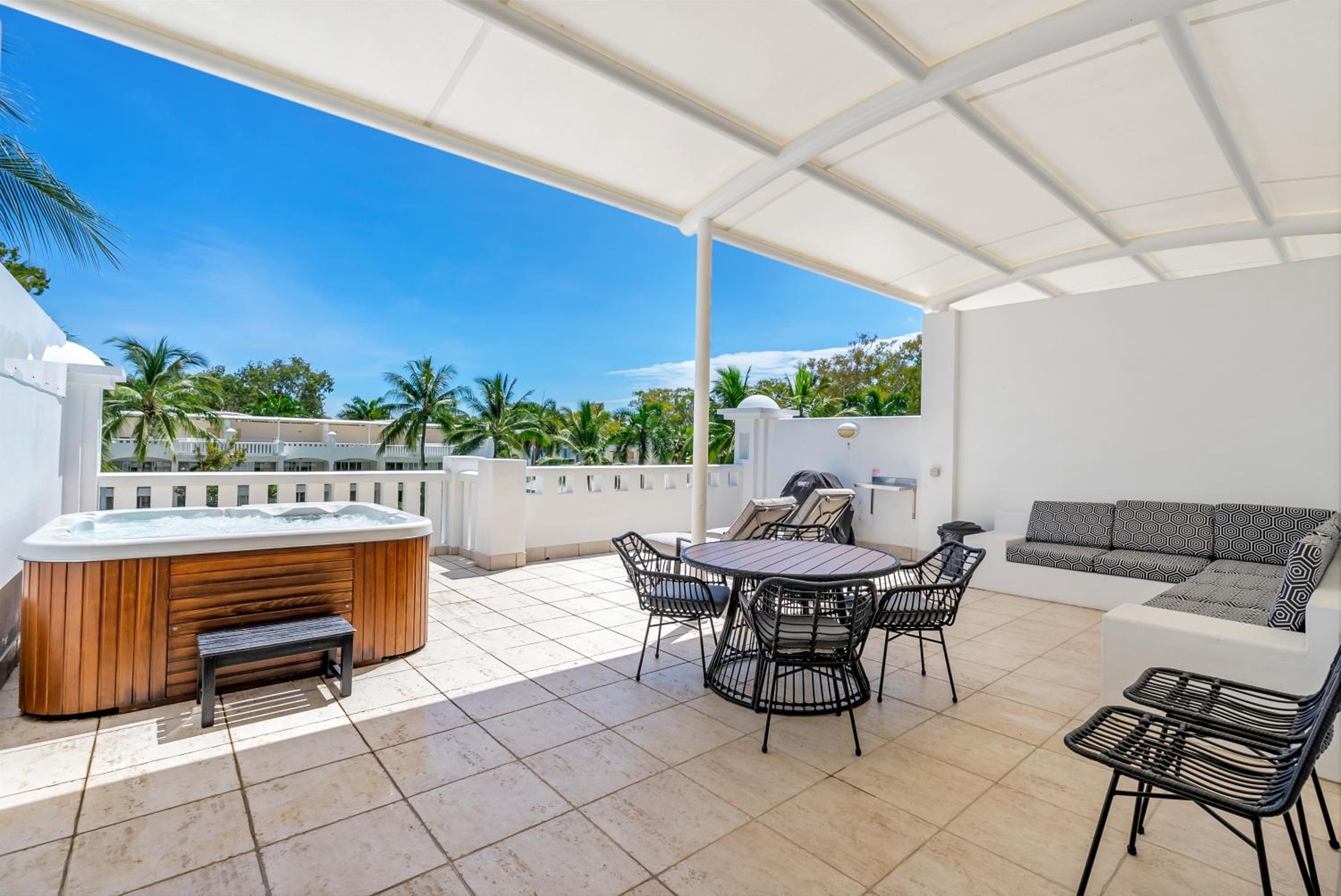 Elysium Private Accommodation at Beach Club & Spa