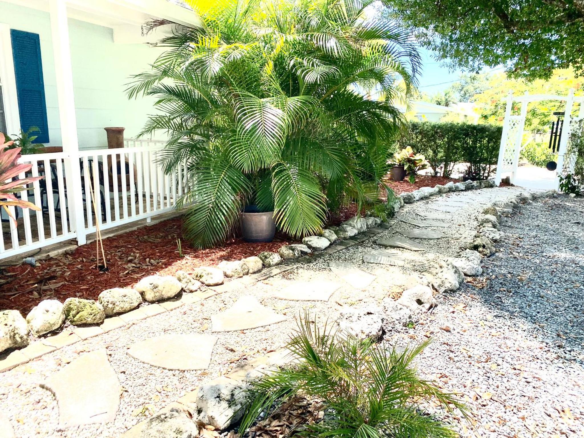Beautiful Waterfront Home Less Than 7 mins to Beaches view 5