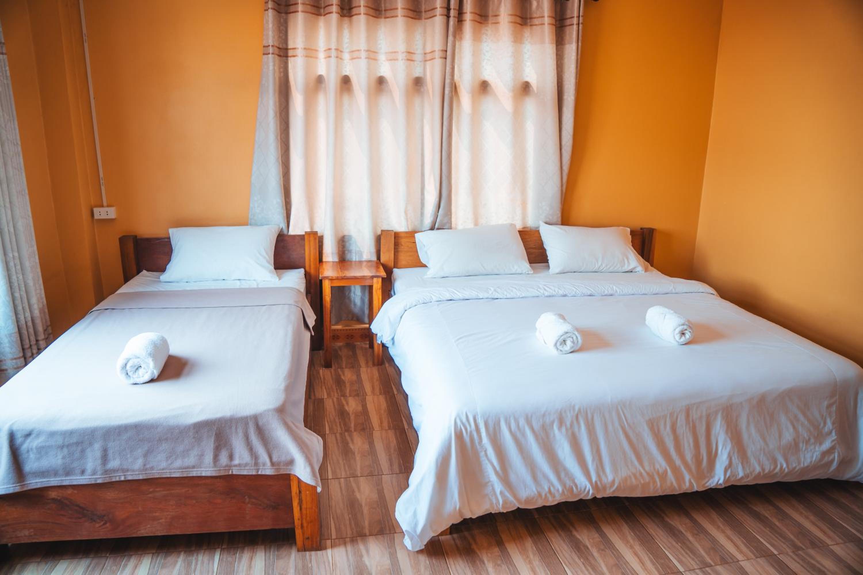 Vang Vieng Sunset Guesthouse & Restaurant view 2