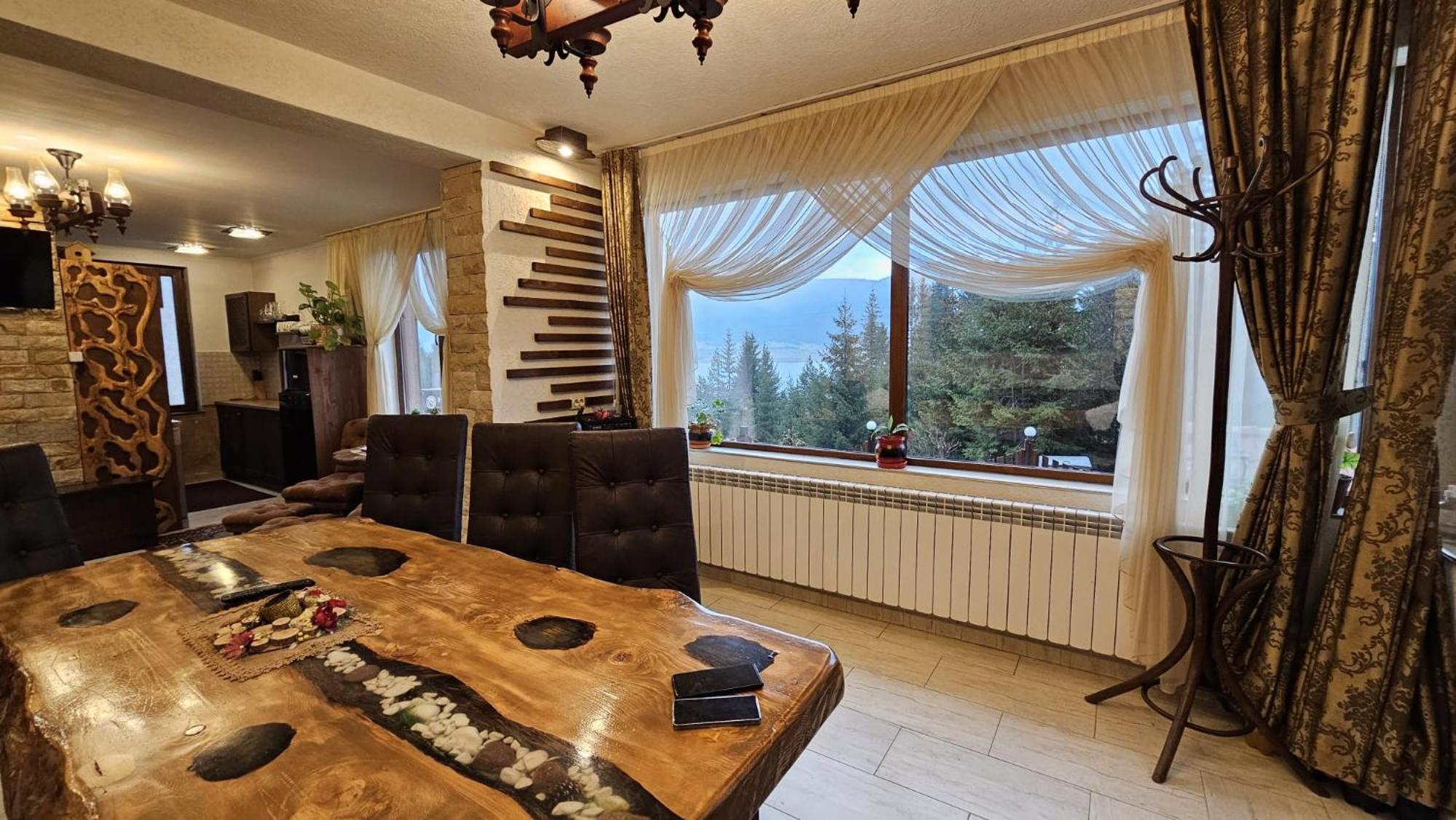 Villa Hills - къща за гости с храна