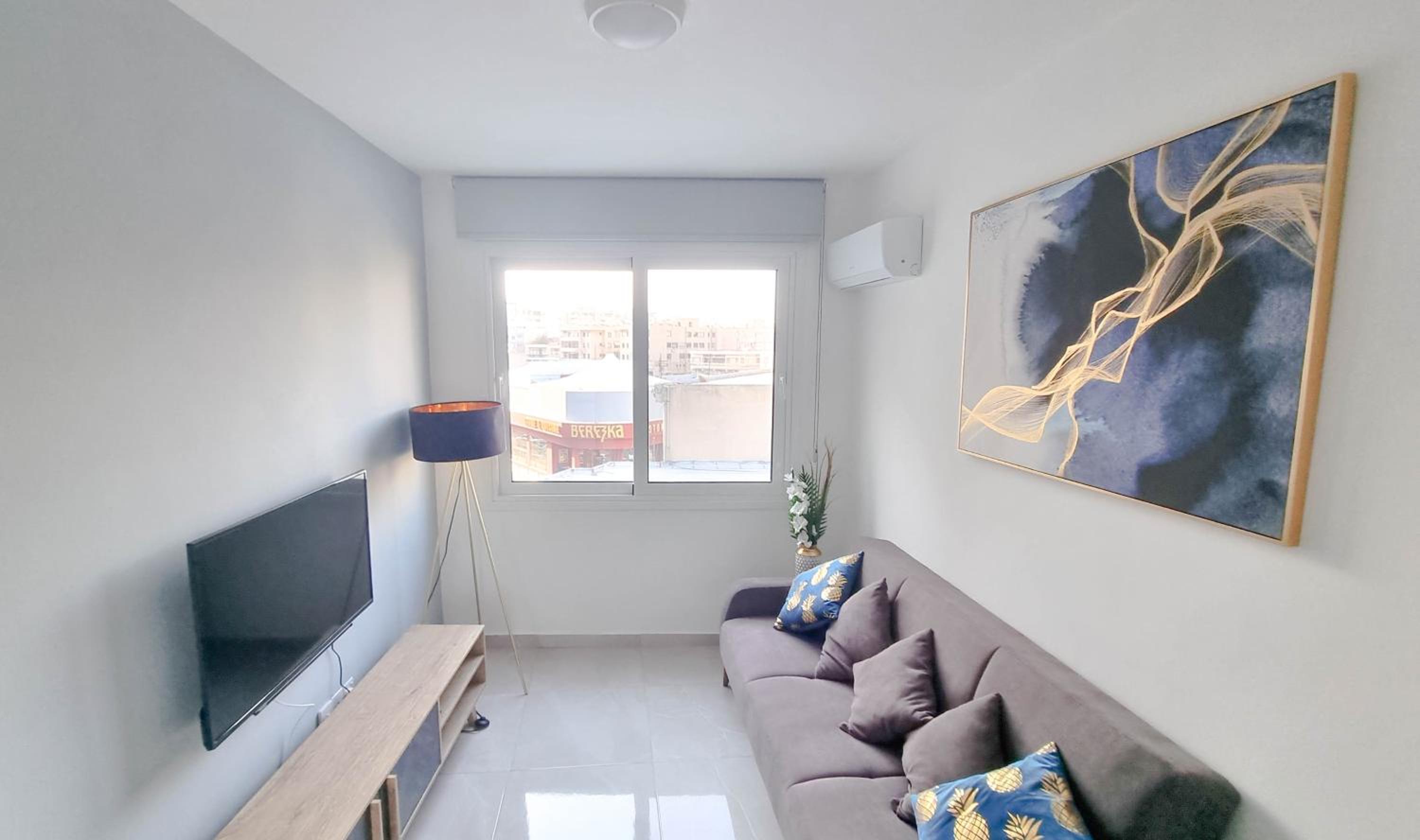 Coastal Chic: Luxury Apt in the Heart of the City! with Smart TV!