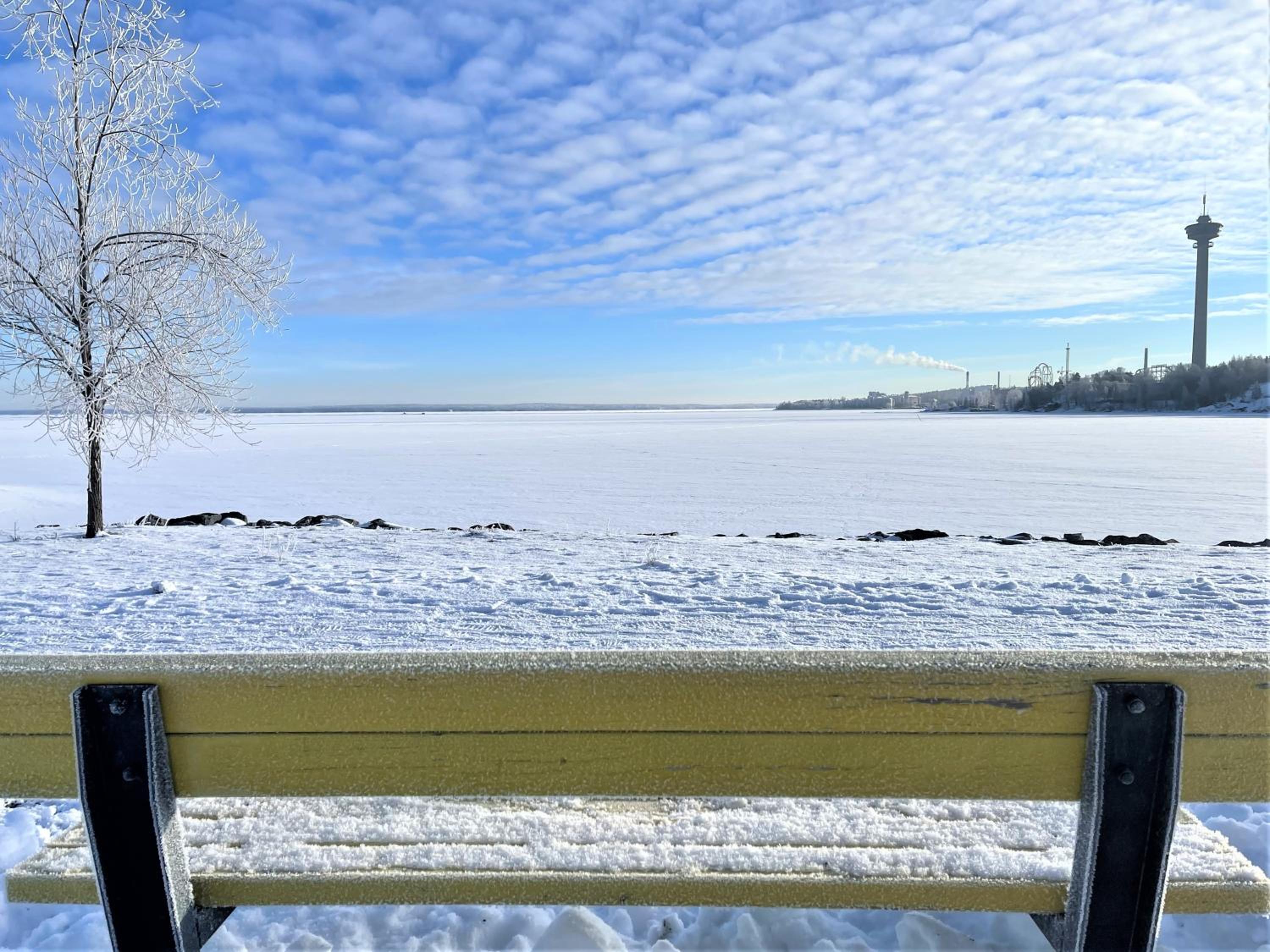 Close to center and Näsijärvi Lake - free parking, AC, and two double beds view 2