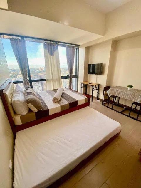 AFFORDABLE StayCation EASTWOOD CITY view 5