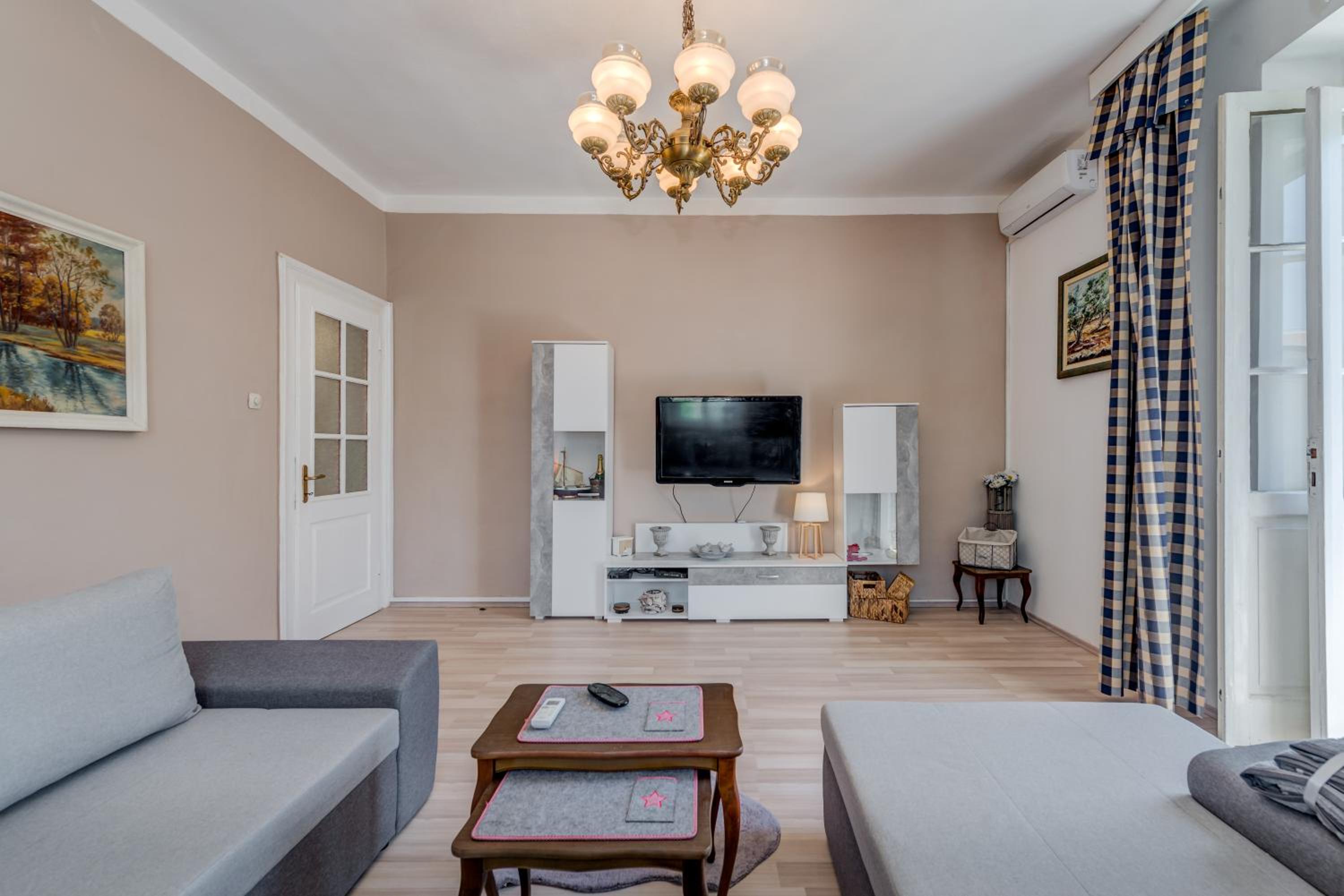 Apartment Pape