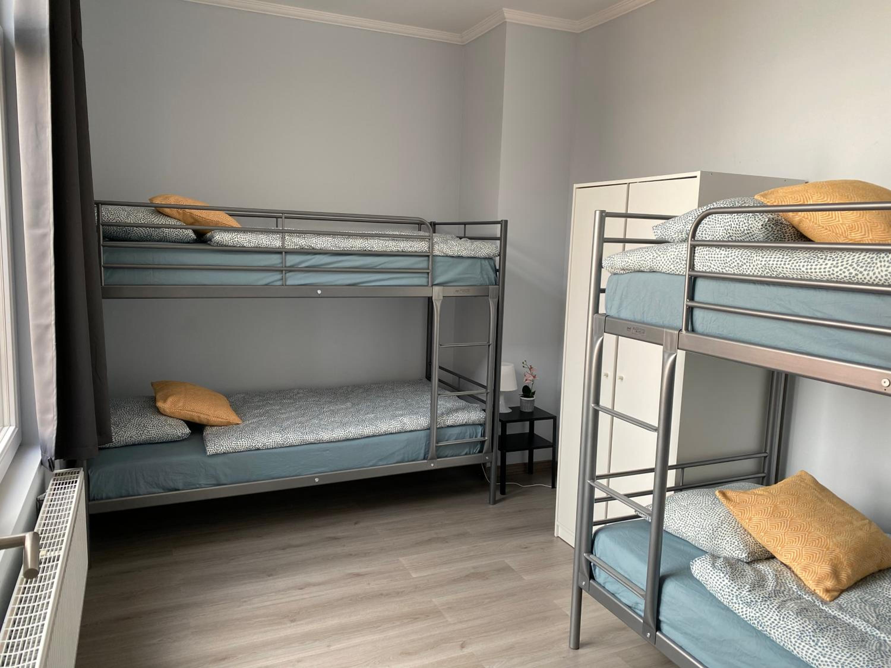 Apartments Plantin 3 sleeping rooms 2 bathrooms.