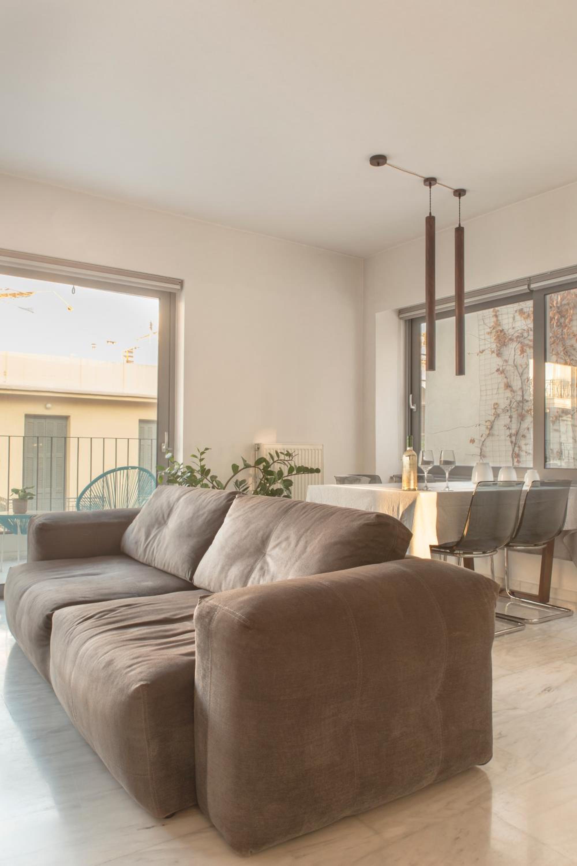 Luxury Apt with Parking-Living Stone Silver