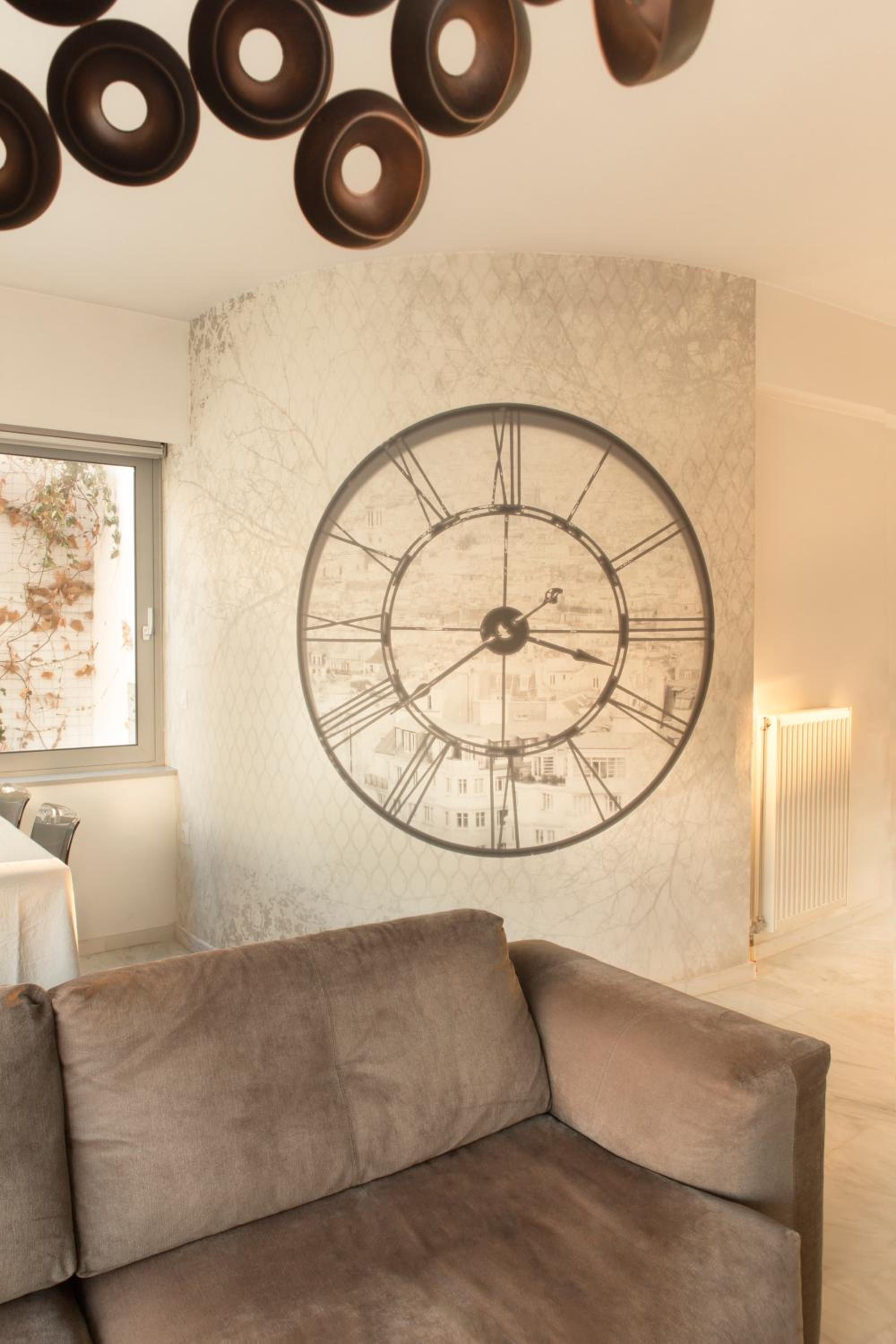 Luxury Apt with Parking-Living Stone Silver