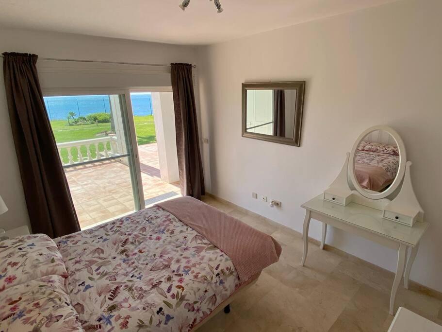 Beachfront Apartment with Direct Beach Access