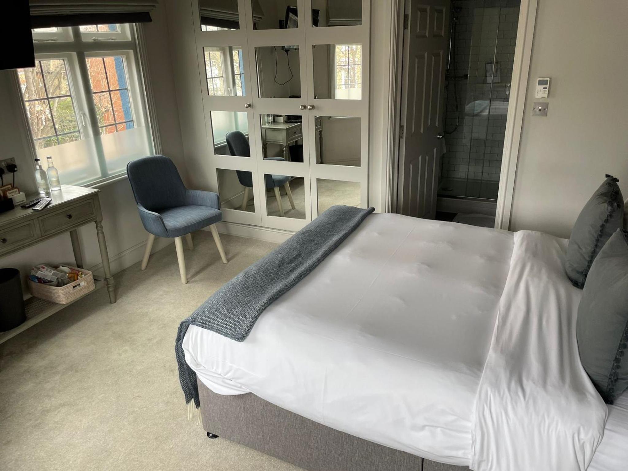 The Bridge Pub & Rooms