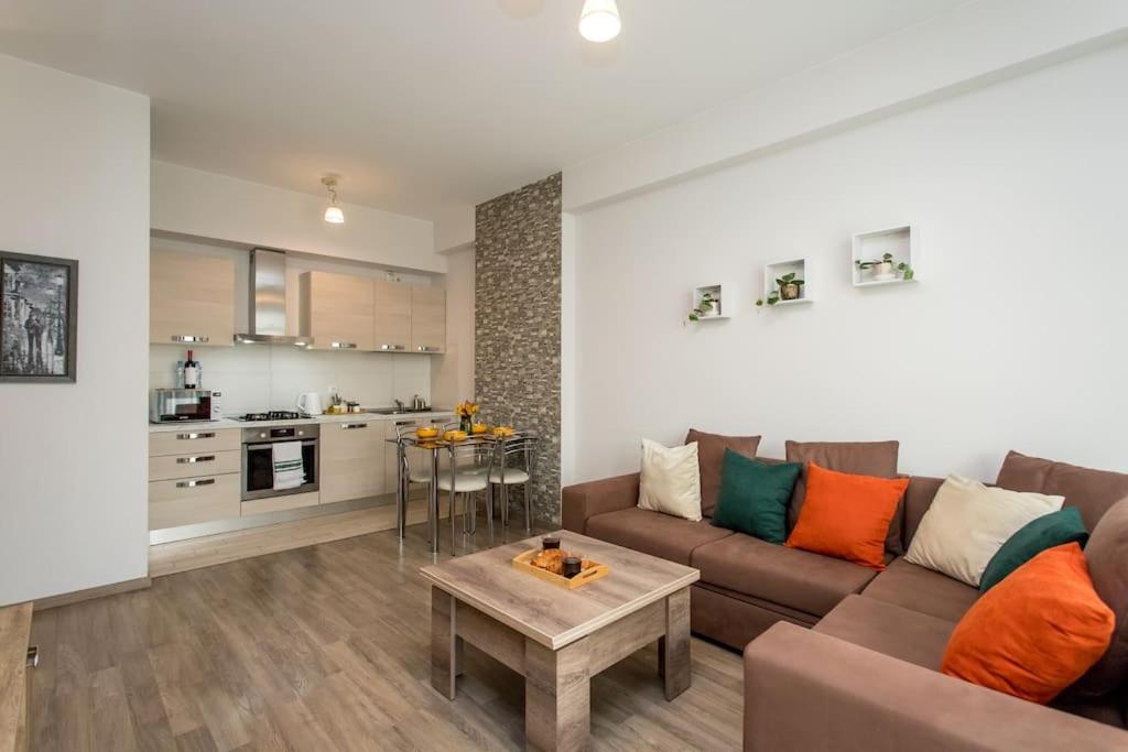 1-Bedroom Apartment with City Views - Balcony - 5 Min to Delisi Metro - Self Check-In - m2 Complex, Saburtalo view 2
