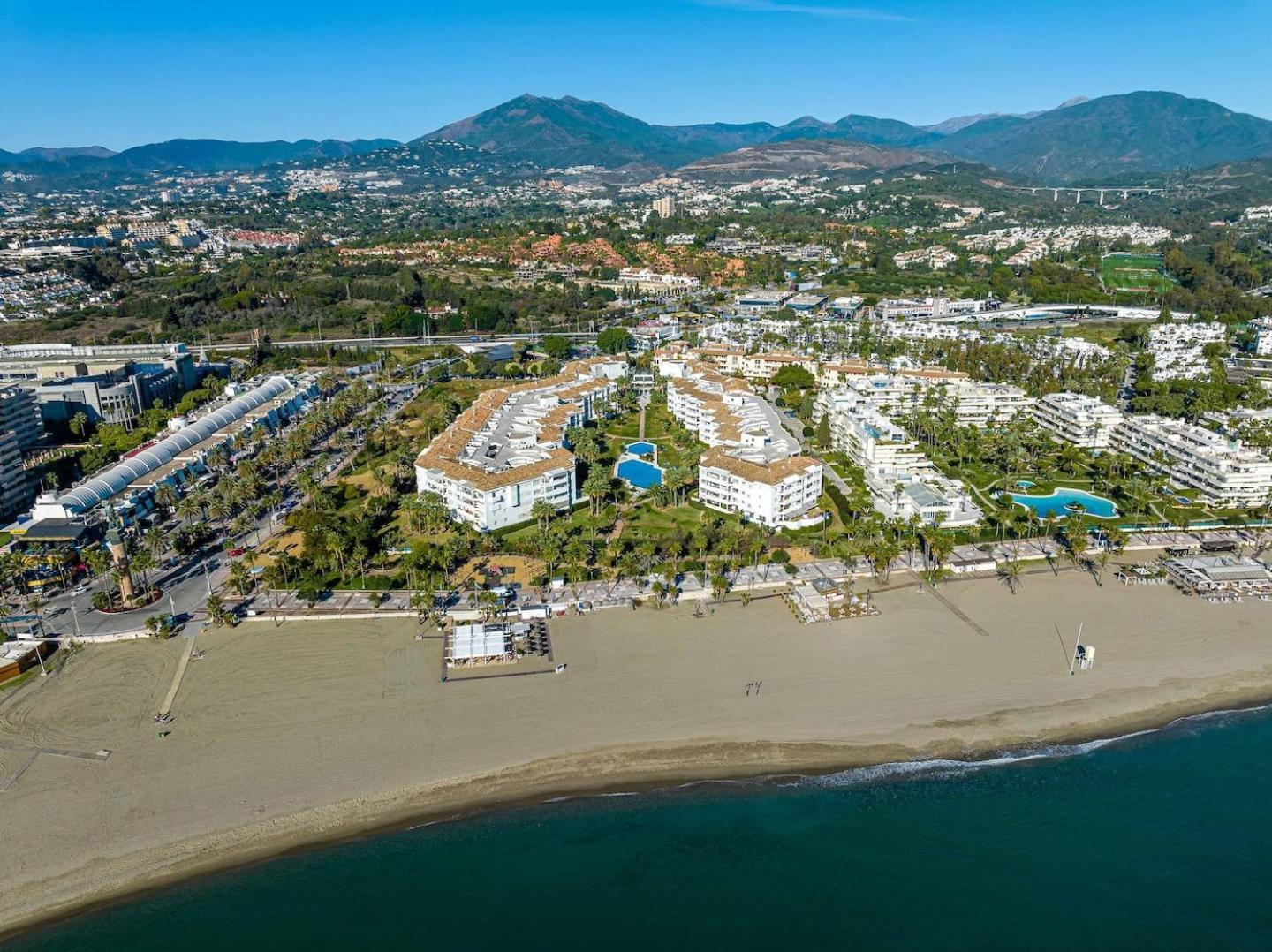 VACATION MARBELLA I Banus Waterfront Penthouse Marina, Sea View, Beachfront